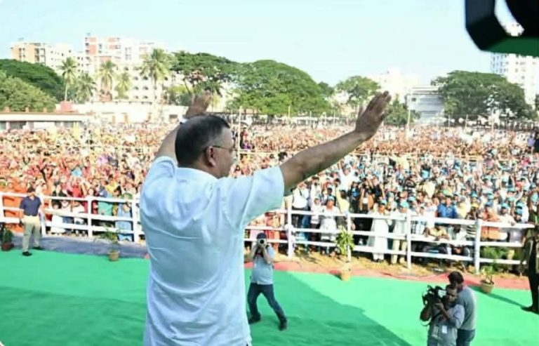 প্রধানমন্ত্রী রাজশাহীতে আখ চাষিদের প্রণোদনা দিলেন 