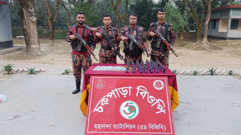 শিবগঞ্জ সীমান্তে ৫৯ বিজিবি’র অভিযান বিপুল পরিমাণ ভারতীয় মাদক জব্দ