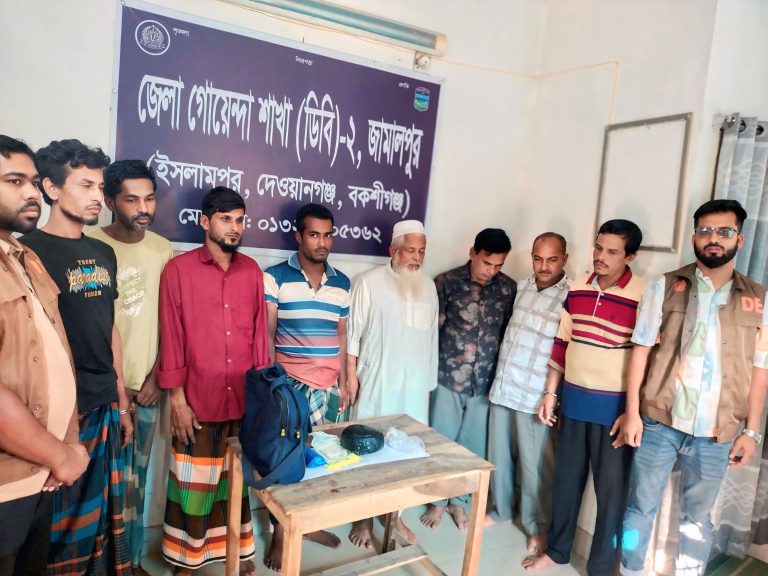 ডিবির অভিযানে মদ-গাঁজা ও কষ্টিপাথর সদৃশ বস্তু উদ্ধার, গ্রেপ্তার ১১