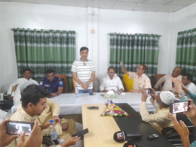 পাকুন্দিয়ায় সাংবাদিকদের সাথে নবাগত ওসি মতবিনিময় -ডাকাতি, ছিনতাইসহ নানা পদক্ষেপ গ্রহণের আহ্বান