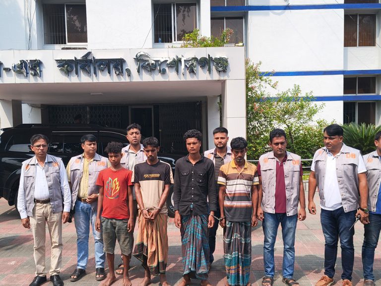 বন্ধুকে হত্যার পর নদীতে লাশ গুম,হত্যার পাঁচ মাস পর মিলল কঙ্কালের ৭৭টি হাড়,গ্রেফতার ৪