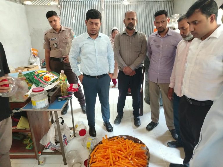 কিশোরগঞ্জে জাতীয় ভোক্তা অধিকার সংরক্ষণ অধিদপ্তরের অভিযানে ৫০ হাজার টাকা জরিমানা ও ভেজাল খাদ্যপণ্য ধ্বংস