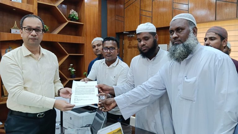 কিশোরগঞ্জে ৩৩ হাজার ভোল্টের বিদ্যুৎ লাইন স্থানান্তরের দাবিতে মানববন্ধন