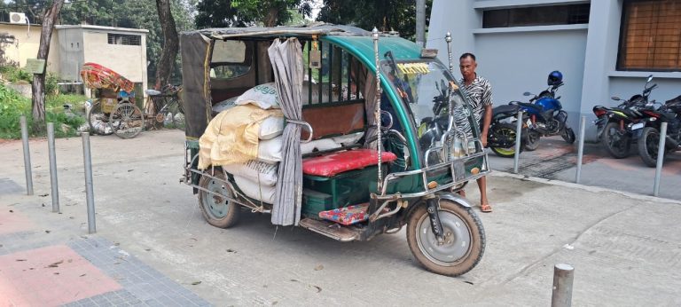 তাড়াইলে রাতের আঁধারে পাচারের পথে জব্দ অটোরিকশা ভর্তি সরকারি সার