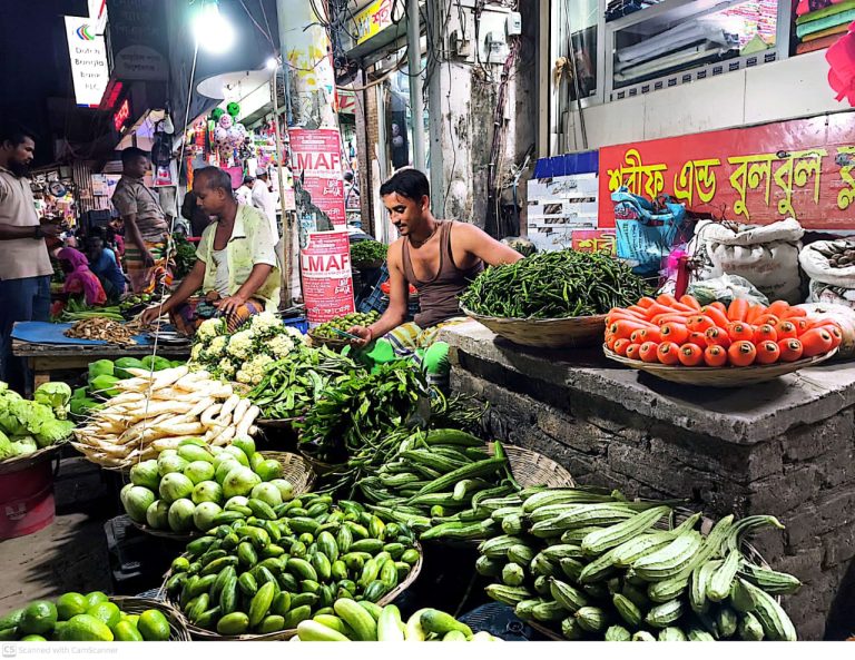 তাড়াইল বাজারে শীতের সবজি উঠলেও দাম চড়া