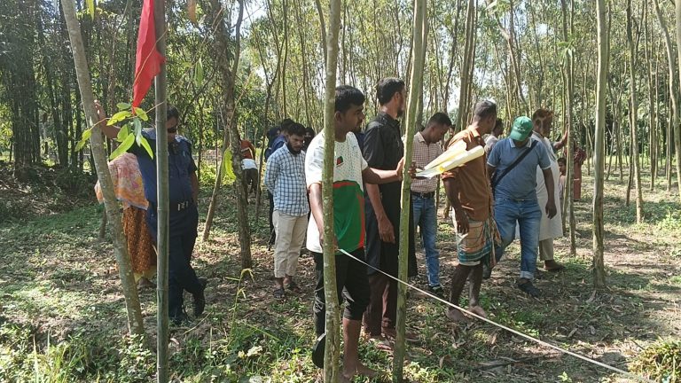দেড় যুগ পর জমির দখল বুঝে পেলেন মালিকরা, ঢোল পিটিয়ে লাল নিশান উড়িয়ে হস্তান্তর