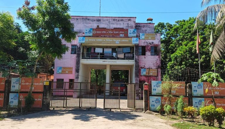 একটি প্রাণ বাঁচাতে লড়ছিলো পুরো গ্রাম, ফায়ার সার্ভিসের কর্মকর্তার বিরুদ্ধে খরচ চাওয়ার অভিযোগ