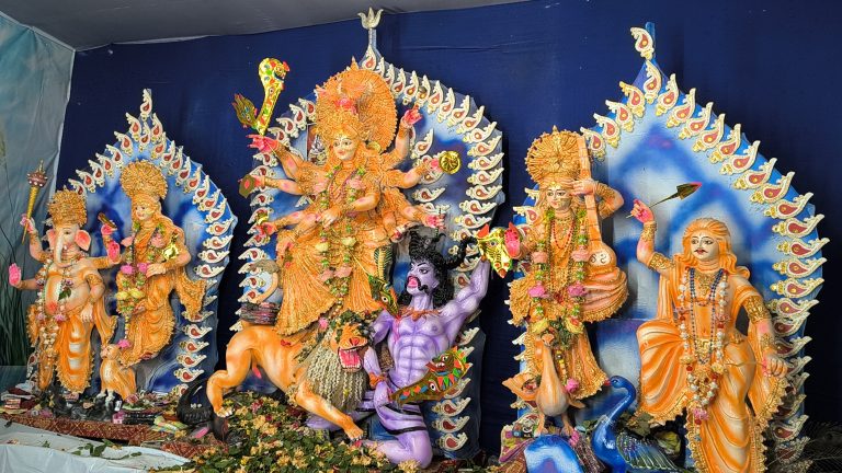 ইটনায় পূজামণ্ডপ পরিদর্শন করলেন কিশোরগঞ্জের অতিরিক্ত জেলা ম্যাজিস্ট্রেট