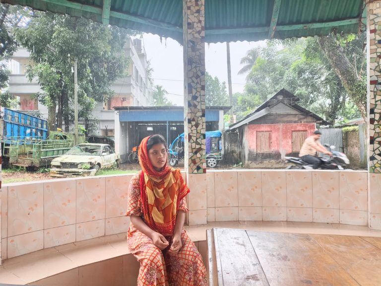 ‘আমার পেটে বাচ্চা, তাকে বাঁচাতে চাই’- পরিচয়হীন কিশোরীকে ঘিরে দায়িত্বের প্রশ্ন, ব্যবস্থা নিলেন ডিসি