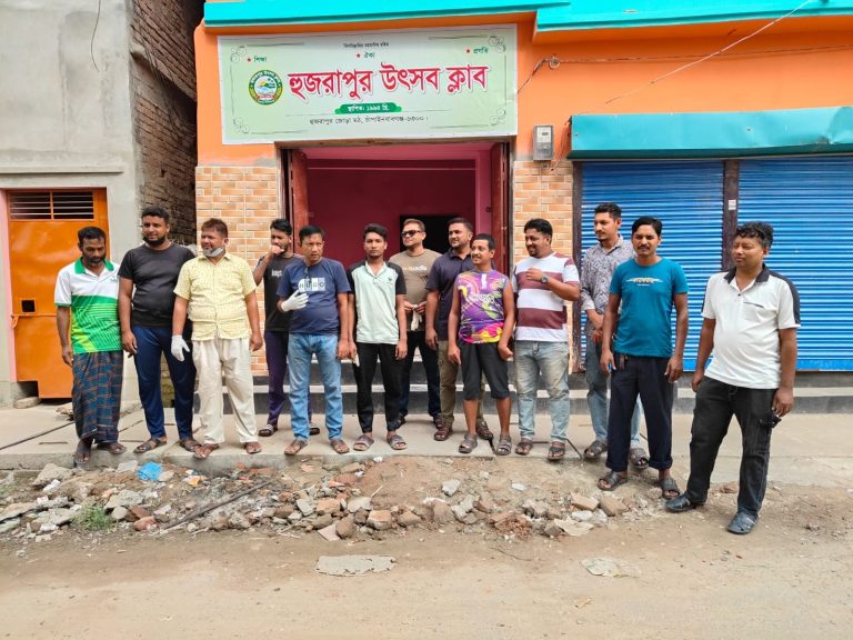 হুজরাপুর উৎসব ক্লাবের উদ্যোগে ডেঙ্গু প্রতিরোধে মশক নিধন কার্যক্রম পরিচালিত