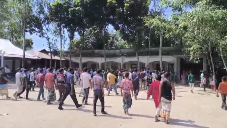 প্রধান শিক্ষকের পুনর্বহাল নিয়ে সংঘর্ষ, আহত ১৩
