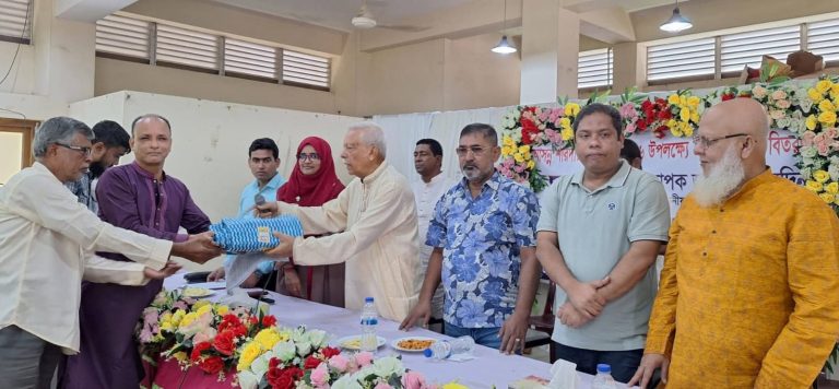 ফেনীতে যাতে শান্তিপূর্ণ ও সুশৃঙ্খলভাবে দুর্গাপূজা উদযাপিত হতে পারে, সে জন্য সবাই সতর্ক থাকবেন- সংসদ সদস্য অধ্যাপক জয়নাল আবেদীন