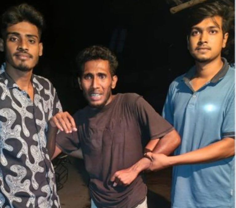 চুয়াডাঙ্গার আলমডাঙ্গায় বন্ধুর মায়ের কাছে অভিযোগ করতে গিয়েই মর্মান্তিক পরিণতি