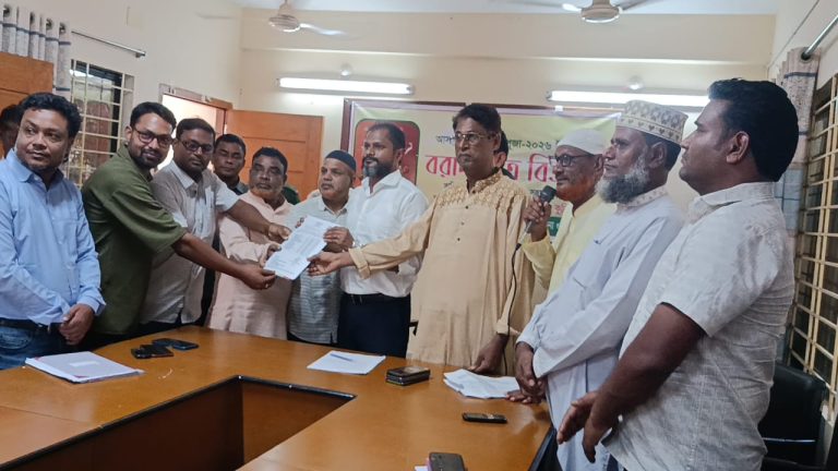 ফুলবাড়ীতে দুর্গাপূজা উপলক্ষে সরকারি সহায়তার বরাদ্দপত্র পেল পূজা মণ্ডপগুলো