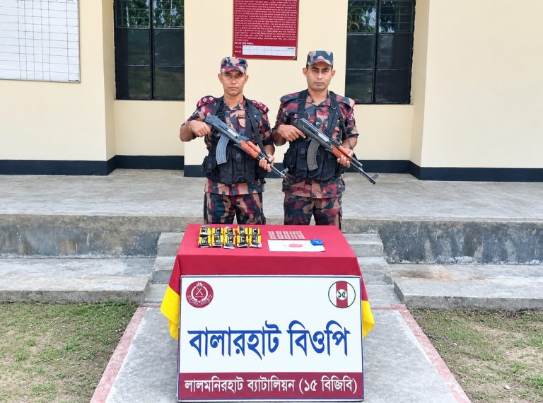 ফুলবাড়ী সীমান্তে বিজিবির পৃথক অভিযানে বিপুল ইয়াবা ও টাপেন্টাডল জব্দ