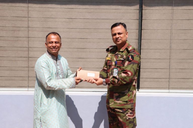 দুর্গাপূজা উপলক্ষে খাগড়াছড়ির ৩২টি পূজামণ্ডপে ২০৩ পদাতিক ব্রিগেড ও খাগড়াছড়ি রিজিয়নের আর্থিক সহায়তা