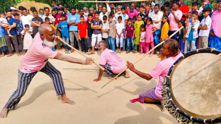 জয়পুরহাটের ক্ষেতলাল গ্রাম বাংলার হারানো ঐতিহ্য বাঁচিয়ে রেখেছেন লাঠিয়ালরা