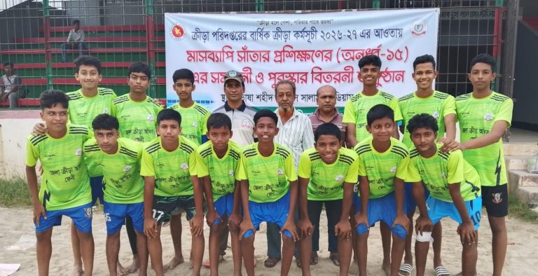 ফেনীতে মাসব্যাপি সাঁতার প্রশিক্ষণের সমাপনী