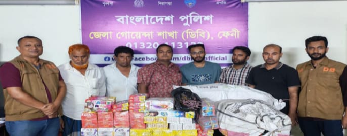 ফেনীতে বিপুল পরিমাণ ভারতীয় আতশবাজিসহ ৬ জন আটক