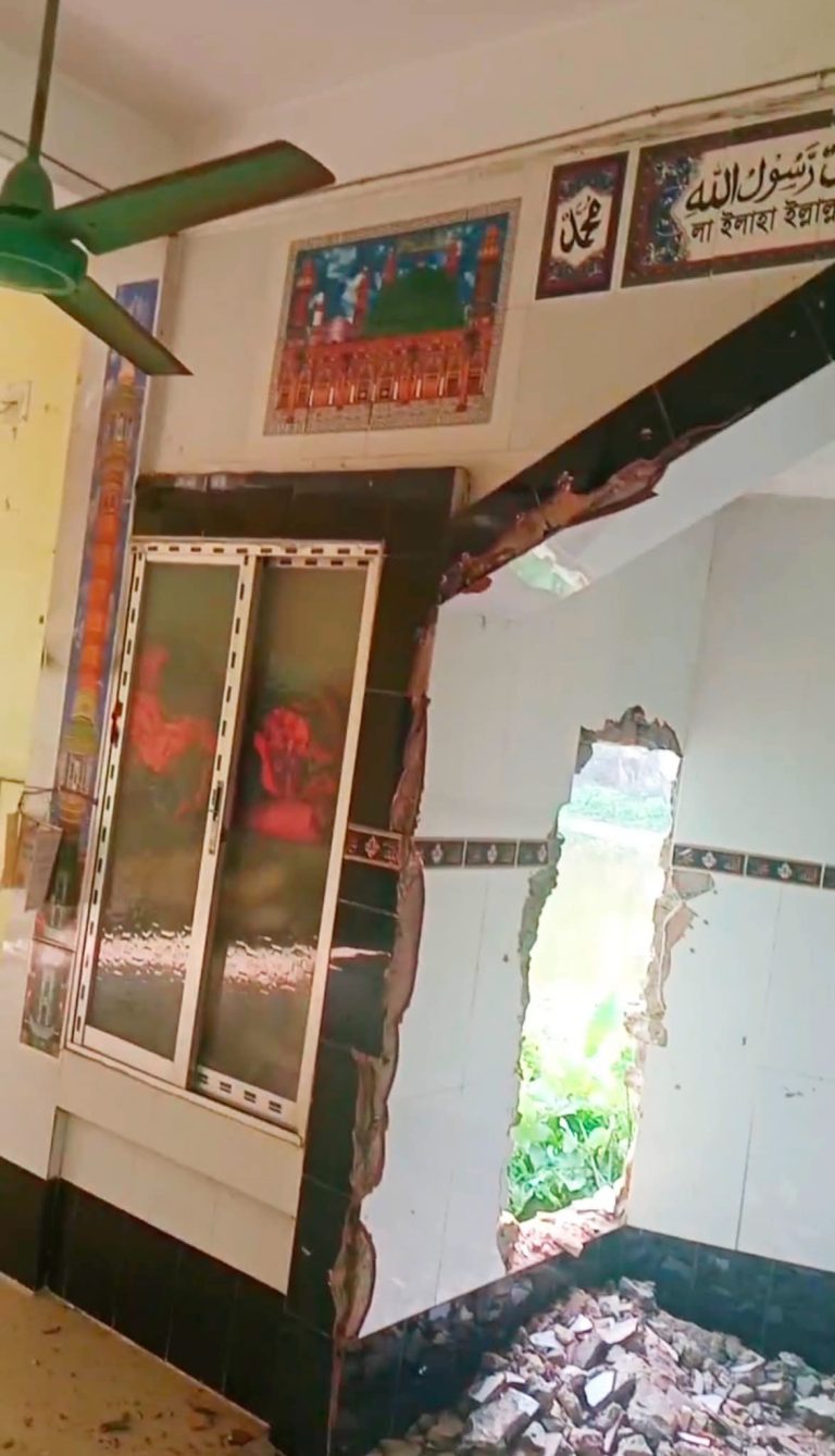 আখাউড়ায় মসজিদ ভাঙচুরের ঘটনায় মামলা, গ্রাম পুরুষশূন্য
