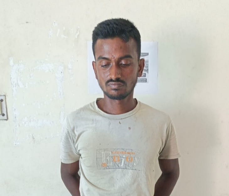 নেশার টাকা না পেয়ে মাকে জবাই করে হত্যা : অভিযুক্ত ছেলে আটক