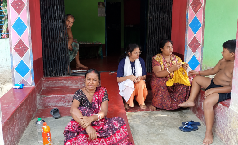 সাতক্ষীরায় খাবারে বিষাক্ত পদার্থ মেশানোর সন্দেহ, অচেতন পরিবারের চার সদস্য; ৭ লাখ টাকার মালামাল চুরি