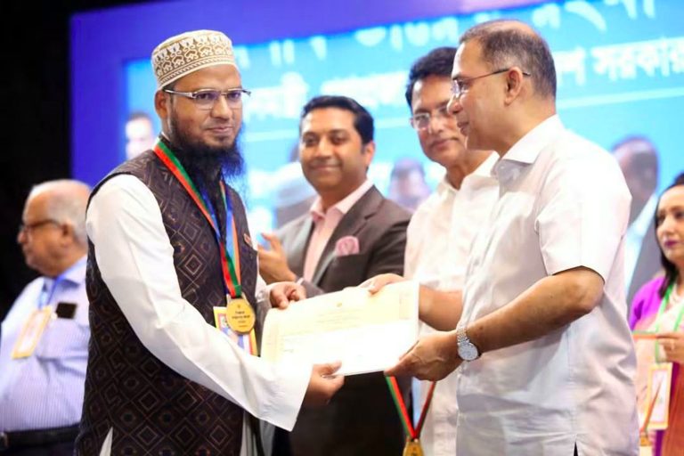 জাতীয় পর্যায়ে শ্রেষ্ঠ গুণী শিক্ষক সম্মাননা পেলেন পাবনার ইমরান হুসাইন