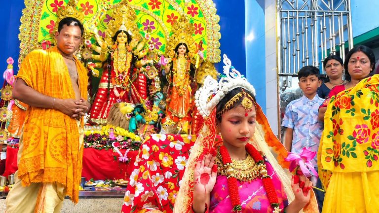 নেত্রকোনায় জাঁকজমকপূর্ণ পরিবেশে অনুষ্ঠিত হলো কুমারী পূজা