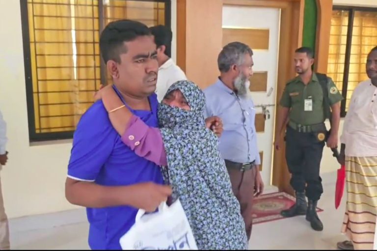 ‘মাকে আমার সঙ্গে দিলে আমি সুইসাইড করব’ বৃদ্ধা মাকে নিজের ঘরে আশ্রয় দিতে নারাজ ছেলে ; ইউএনওর কাছে অভিযোগ মায়ের