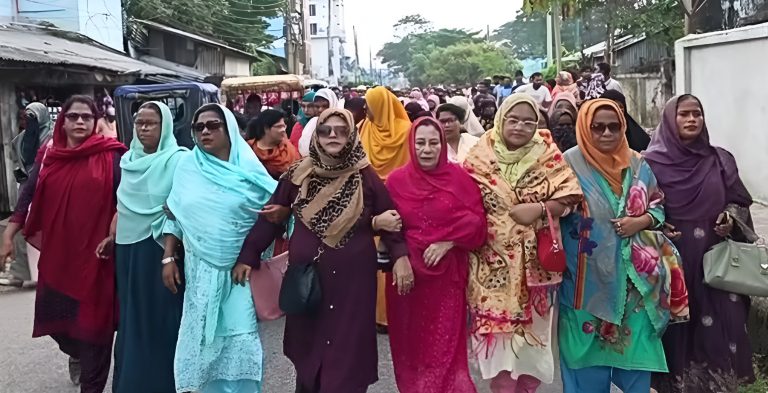 পটুয়াখালী পৌরসভাকে সিটি করপোরেশনে রূপান্তরিত করার প্রাথমিক সম্মতিতে প্রধানমন্ত্রীকে অভিনন্দন জানিয়ে আনন্দ মিছিল করেছে পটুয়াখালীবাসী