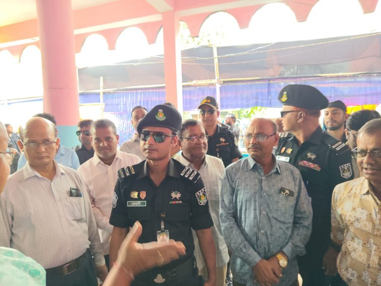 পঞ্চগড়ের ২৬৮ মণ্ডপে এসআরবি’র বিশেষ পাহারা; প্রেস ব্রিফিংয়ে নিরাপত্তা পরিকল্পনার ঘোষণা