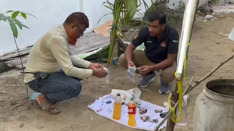 কুষ্টিয়ায় লালন আখড়াবাড়ি থেকে টাইম বোমা উদ্ধার