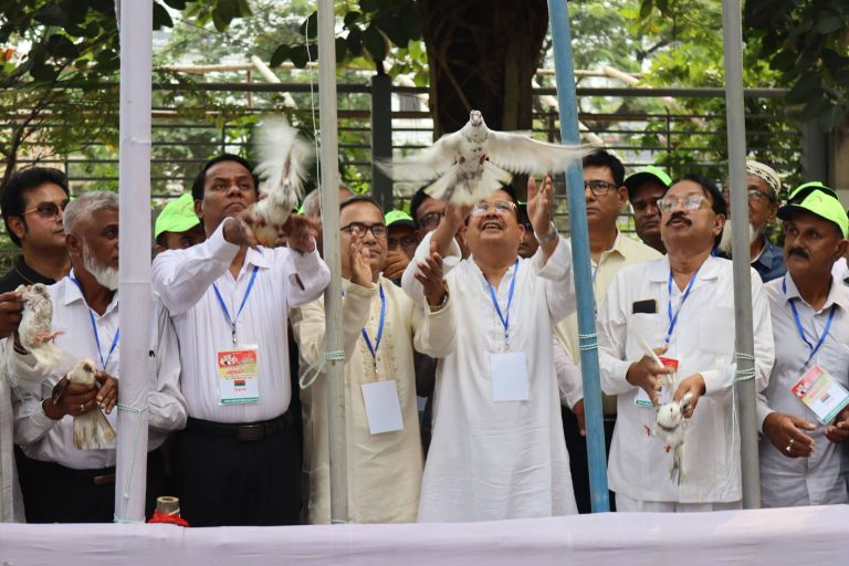 উৎসবমুখর পরিবেশে পাবনা জেলা তাঁতী দলের সম্মেলন অনুষ্ঠিত