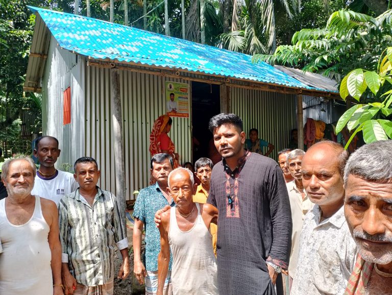 ধর্মপাশায় অসহায় পরিবারকে নতুন ঘর উপহার দিলেন সম্ভাব্য ইউপি চেয়ারম্যান প্রার্থী কবির হোসেন বাবু