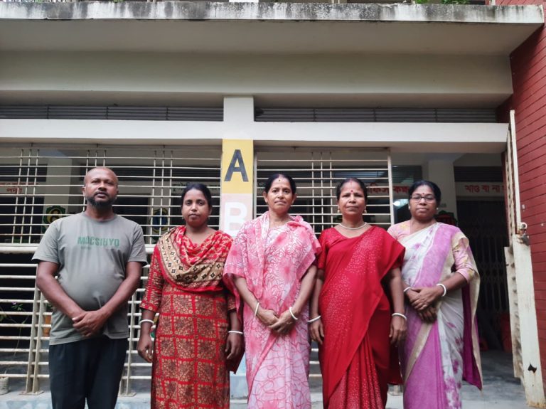 বিদ্যালয়ে ঢুকে শিক্ষার্থীকে মারধর ও হত্যার হুমকির অভিযোগ  চিতলমারীতে শিক্ষক-কর্মচারীদের নিরাপত্তা চেয়ে ইউএনওর কাছে লিখিত অভিযোগ