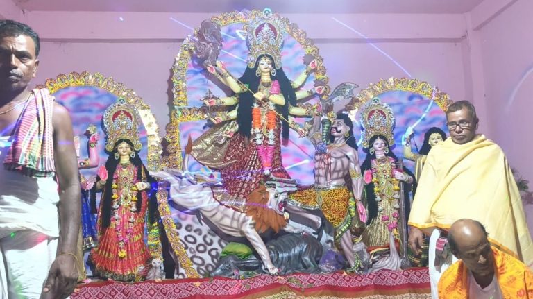 হাওরের বুকে শারদীয় দুর্গোৎসব: আনন্দ-উচ্ছ্বাসে সম্প্রীতির বন্ধন
