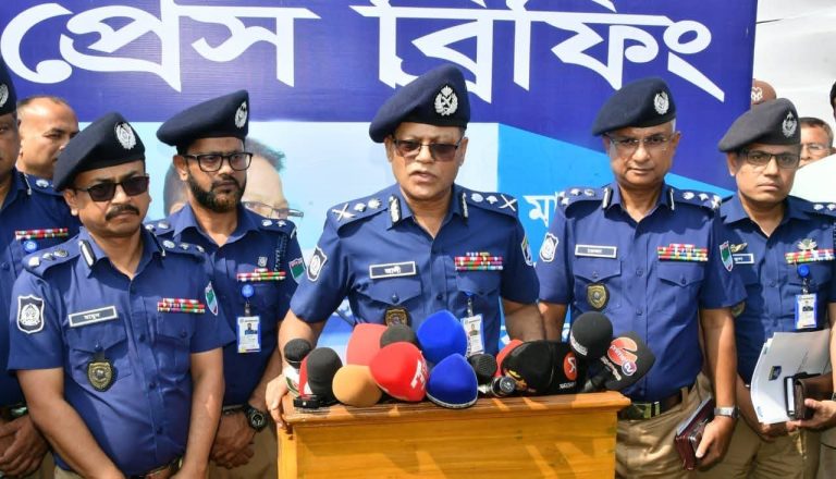 “সমাজে স্বাচ্ছন্দ্যে চলতে পুলিশকে সহযোগিতা করুন”