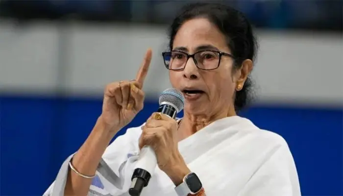 মমতা বন্দ্যোপাধ্যায়কে আটক করল দিল্লি পুলিশ