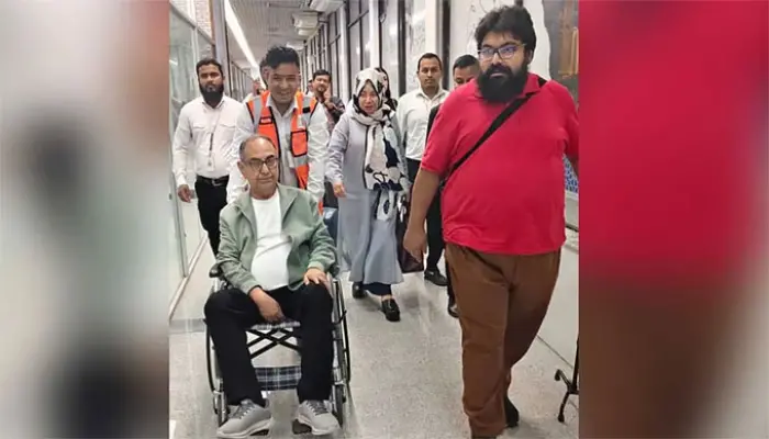 মালয়েশিয়ায় চিকিৎসা শেষে দেশে ফিরলেন মির্জা আব্বাস