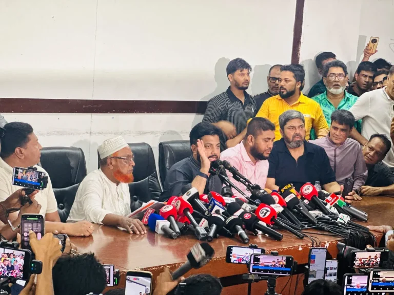 প্রতিমন্ত্রীর পদ থেকে ইশরাক হোসেনের পদত্যাগের ঘোষণা