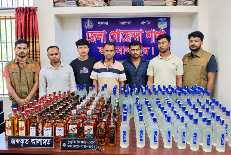 আমদানিনিষিদ্ধ ২১৭ বোতল ভারতীয় মদ উদ্ধার, গ্রেফতার ৫