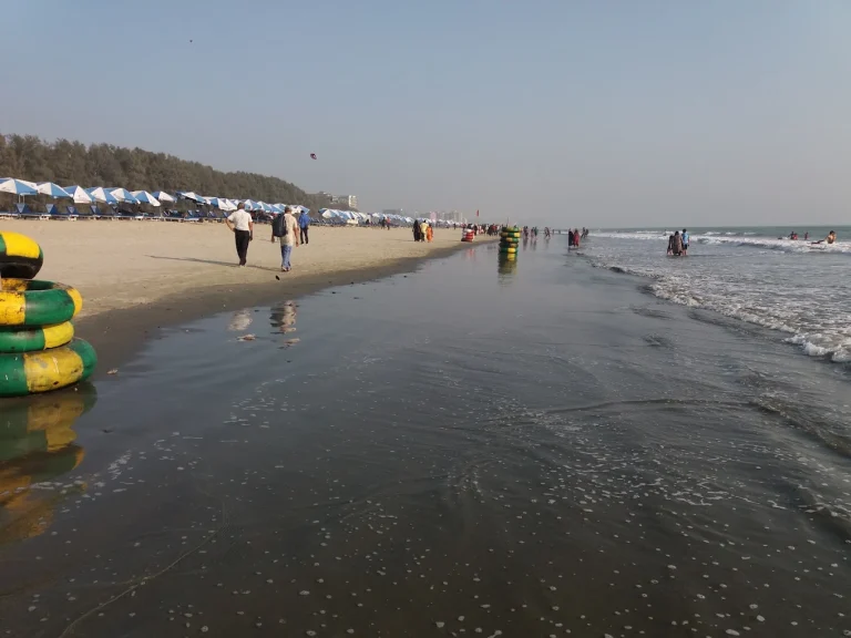 কক্সবাজারে সমুদ্রে ডুবে তিন পর্যটকের মৃত্যু,নিখোঁজ দুইজন