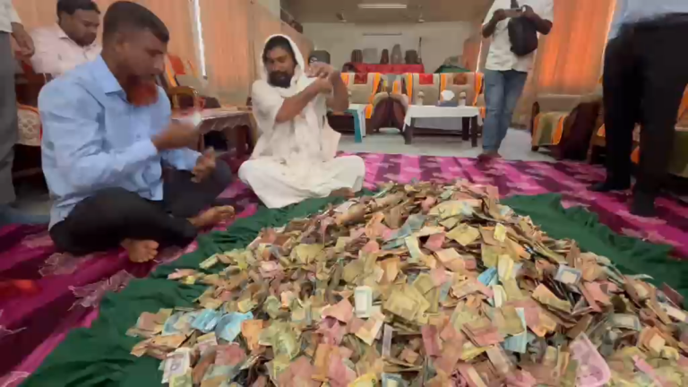 ১৫ দিনের ব্যবধানে লালন মাজারের দানবাক্সে মিলল ৮ লাখ ২৭ হাজার টাকা
